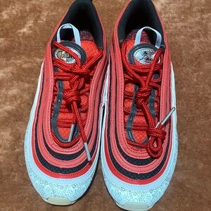 Nike Red and Black AIR MAX Athletic Sneakers - Graphic White Toe Detail Boys s 4